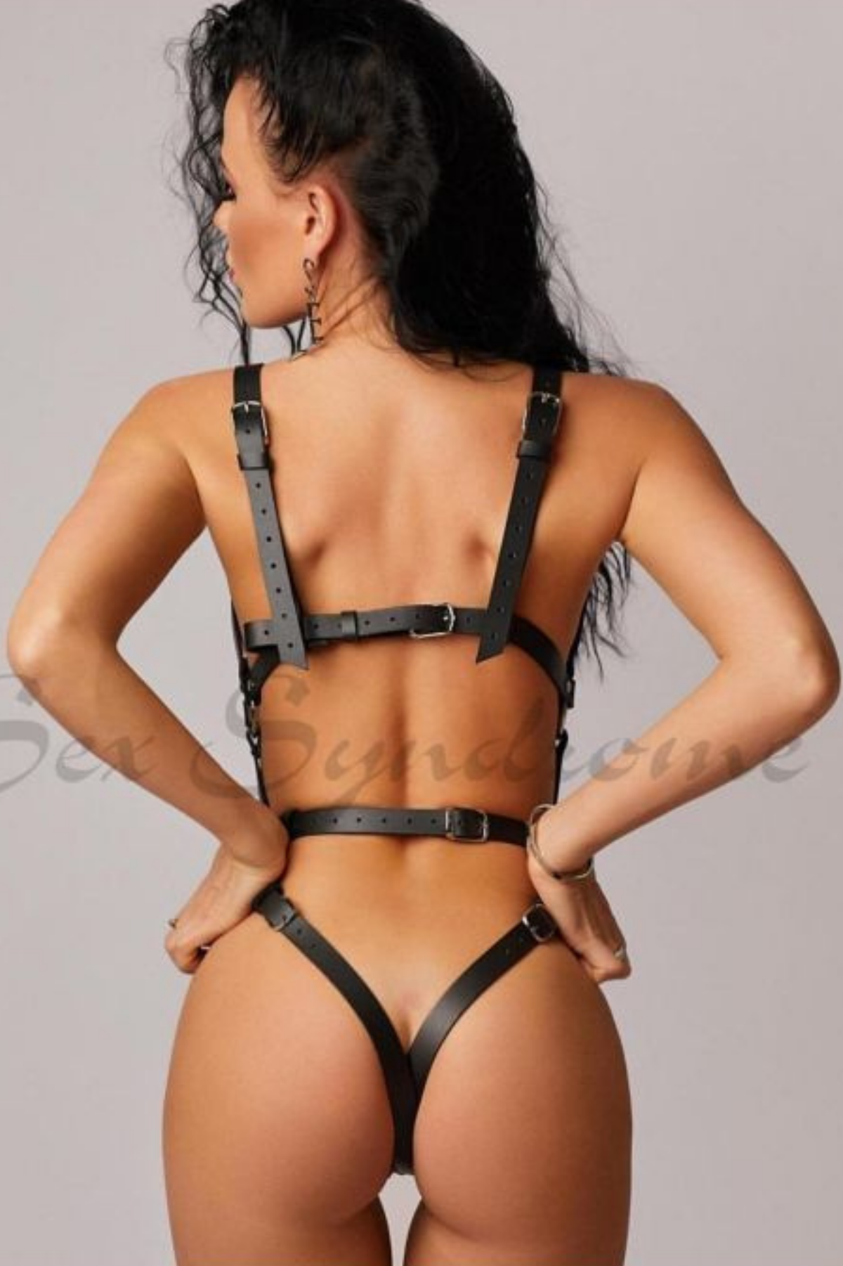 Siyah Deri Harness Vücut Kemerli Erotik İç Çamaşır