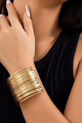 Altın Rengi Katmanlı Geniş Kenarlı Açık Tel Bileklik