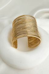 Altın Rengi Katmanlı Geniş Kenarlı Açık Tel Bileklik