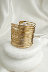 Altın Rengi Katmanlı Geniş Kenarlı Açık Tel Bileklik