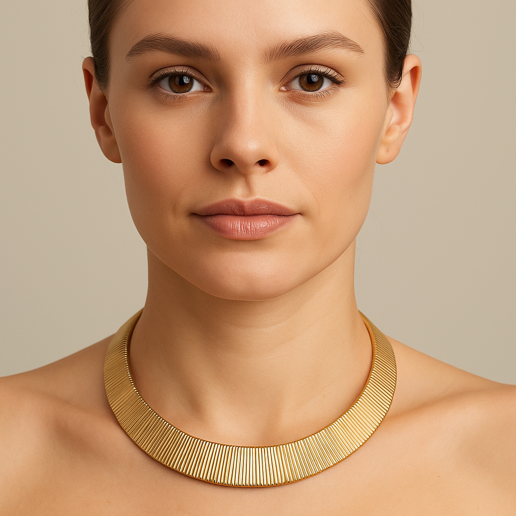 ✨ Zarif Dokunuşun Gücü: Altın Yassı Formlu Klasik Kolye ✨