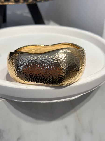 Gold Detaylı Kalın Kelepçe – Zarif & Güçlü Tasarım  Modern Kadın Bileklik