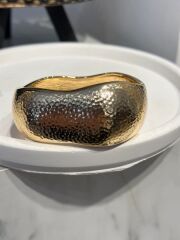 Gold Detaylı Kalın Kelepçe – Zarif & Güçlü Tasarım  Modern Kadın Bileklik