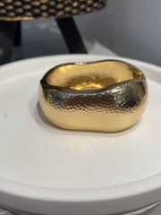 Gold Detaylı Kalın Kelepçe – Zarif & Güçlü Tasarım  Modern Kadın Bileklik