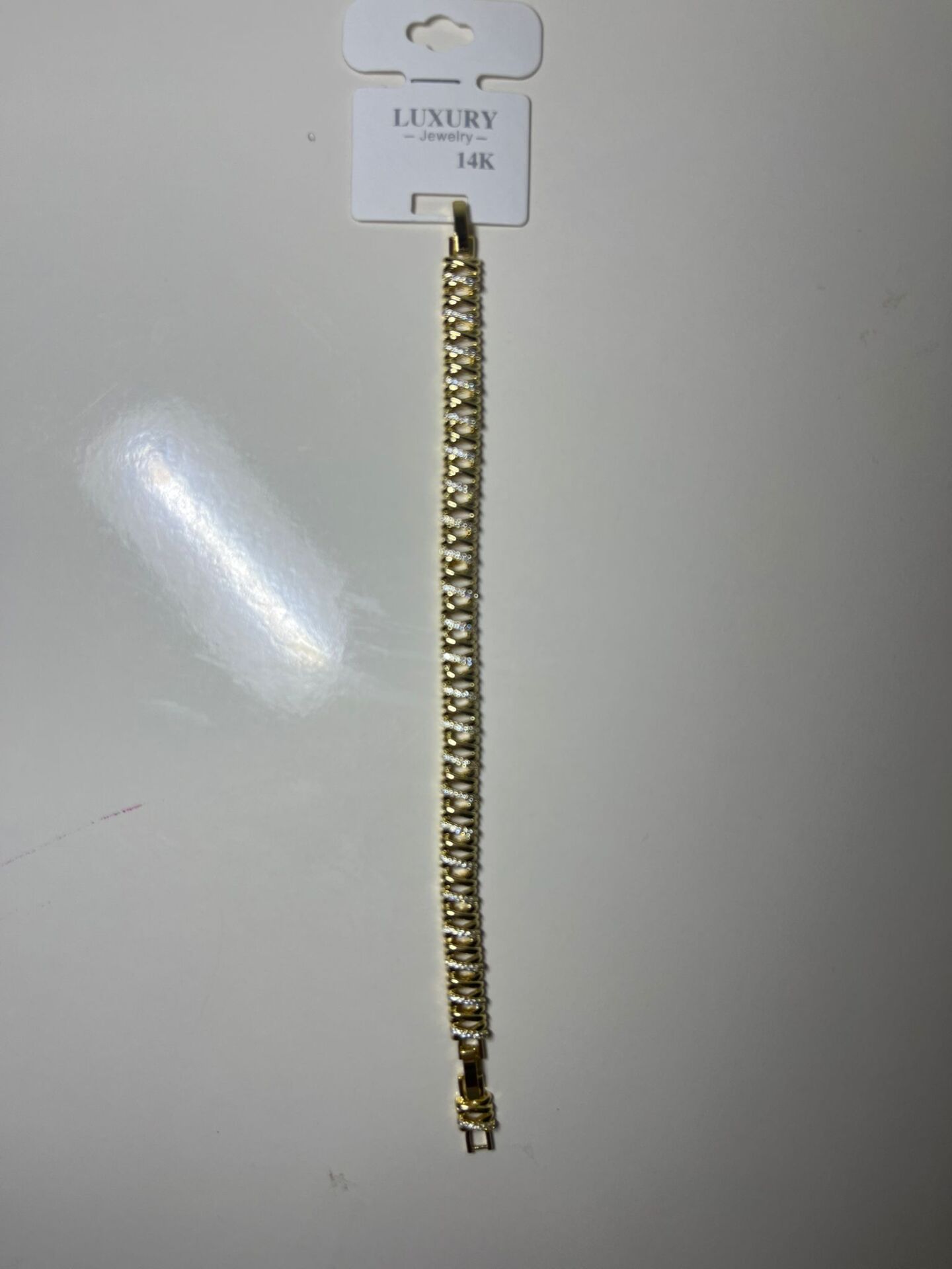 Zirkon Taş Detaylı Gold Kaplama Kadın Bileklik – Parlak ve Zarif Tasarım