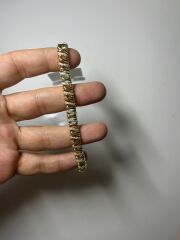 Zirkon Taş Detaylı Gold Kaplama Kadın Bileklik – Parlak ve Zarif Tasarım