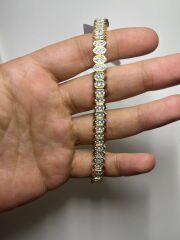 Dikdörtgen Form Zirkon Taş Detaylı Gold Kaplama Kadın Bileklik – Lüks ve Işıltılı Tasarım