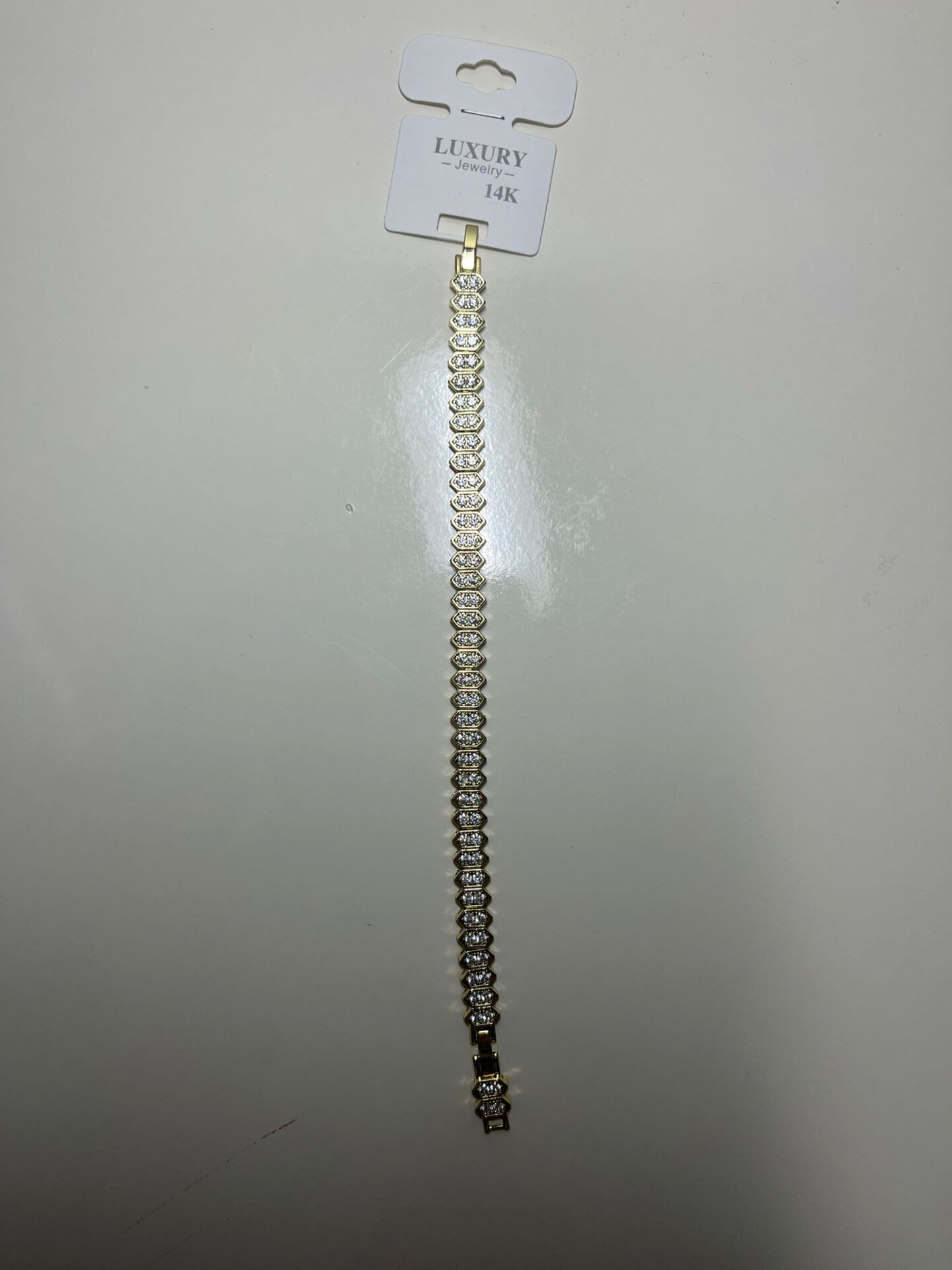 Dikdörtgen Form Zirkon Taş Detaylı Gold Kaplama Kadın Bileklik – Lüks ve Işıltılı Tasarım