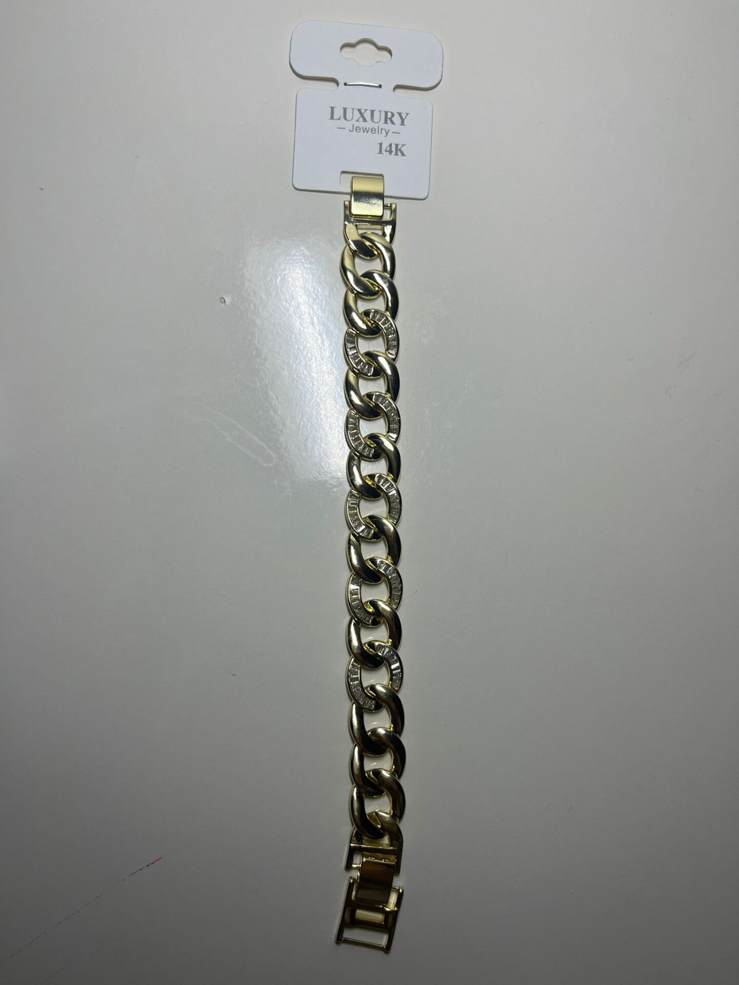 Kalın Zincir Model Zirkon Taş Detaylı Gold Kaplama Kadın Bileklik – Lüks ve Işıltılı Tasarım