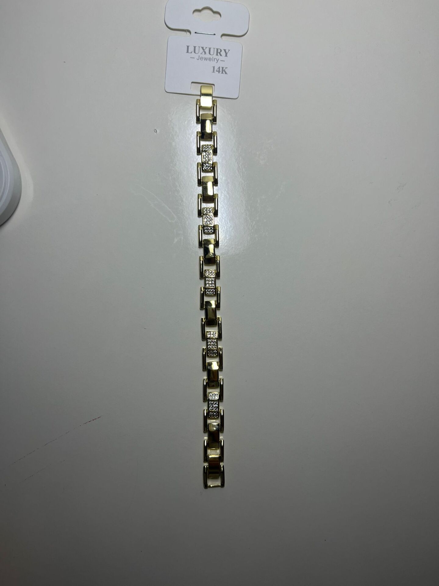 Kare Form Zirkon Taş Detaylı Gold Kaplama Kadın Bileklik – Modern ve Zarif Tasarım