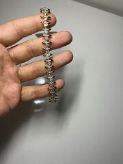 Yuvarlak Taş Detaylı Gold Kaplama Kadın Bileklik – Parlak ve Zarif Tasarım