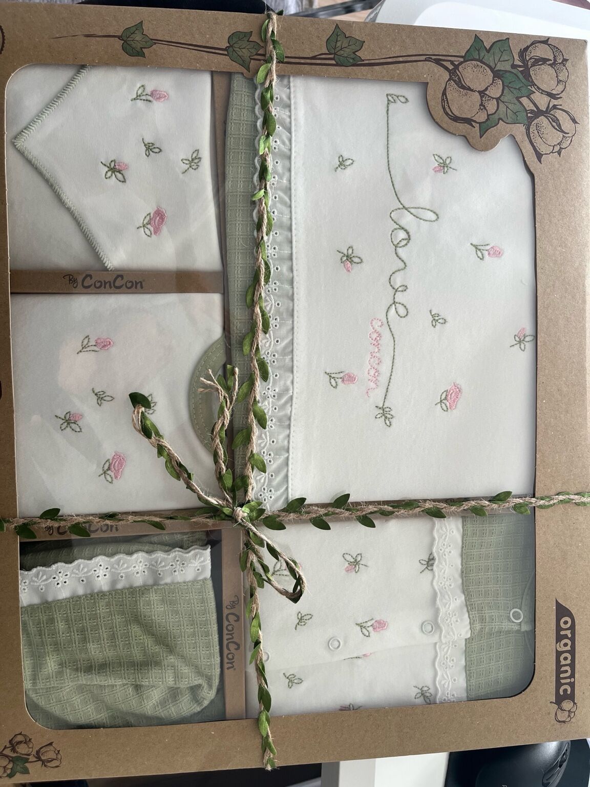 Organik Güllü İşlemeli 10’lu Yenidoğan Bebek Zıbın Seti