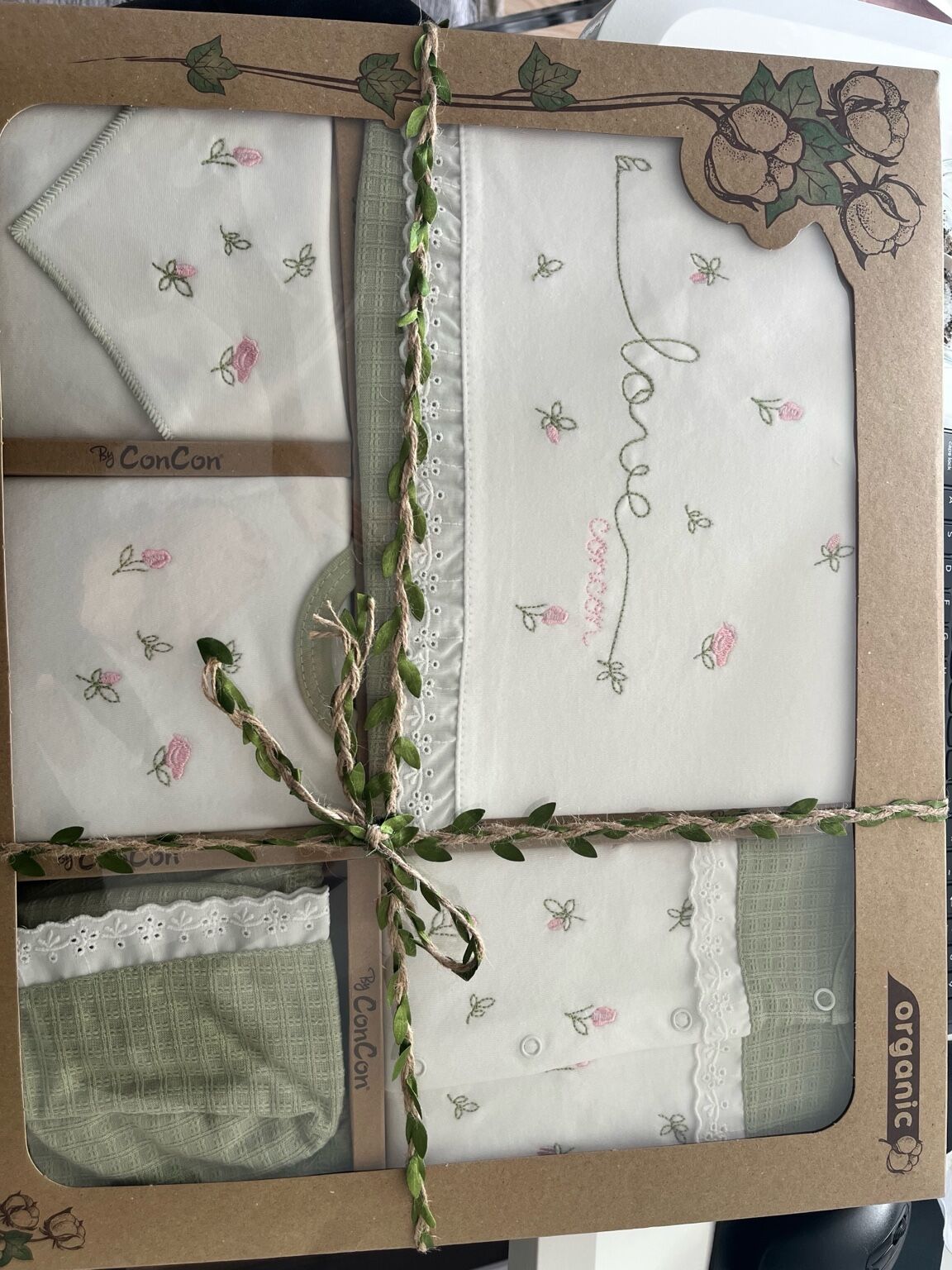 Organik Güllü İşlemeli 10’lu Yenidoğan Bebek Zıbın Seti