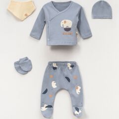 Adventure Fil İşlemeli 5’li Erkek Bebek Seti – Üst + Patikli Alt + Şapka + Eldiven + Bandana Önlük – 3-3 Ay