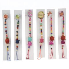 Ahşap ve Boncuklu Emzik Askısı – Dayanıklı, Güvenli ve Şık Tasarım