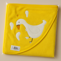 Kapüşonlu Ördek Nakışlı Bebek Havlusu 80x80 – Yumuşak Pamuksu Banyo Havlusu – Unisex