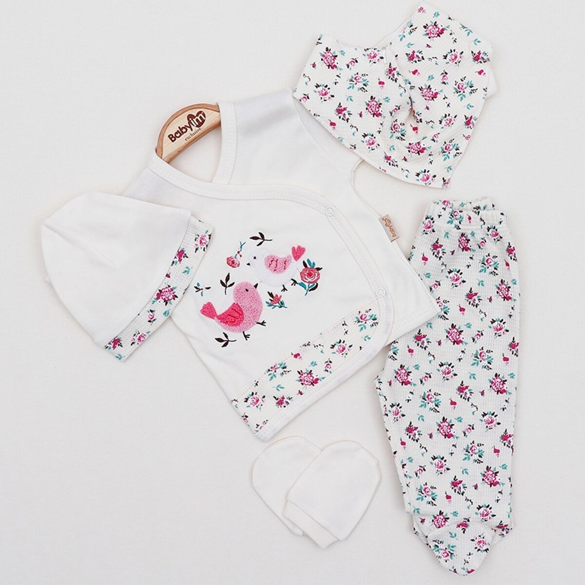 Kuş İşlemeli Çiçek Desenli 5’li Kız Bebek Hastane Çıkışı Seti – 3-3 Ay