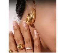 Büyük Gold Damla Küpe – Parlak Metal Modern Tasarım, İddialı & Şık Kadın Küpe