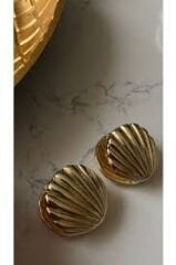 Gold Midye Tasarım Küpe – Vintage Görünümlü Şık ve Zamansız Kadın Küpe