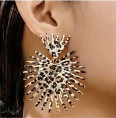 Leopar Desenli Büyük Tasarım Küpe – Gösterişli, Işıltılı, Trend Statement Kadın Küpe