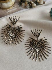 Leopar Desenli Büyük Tasarım Küpe – Gösterişli, Işıltılı, Trend Statement Kadın Küpe