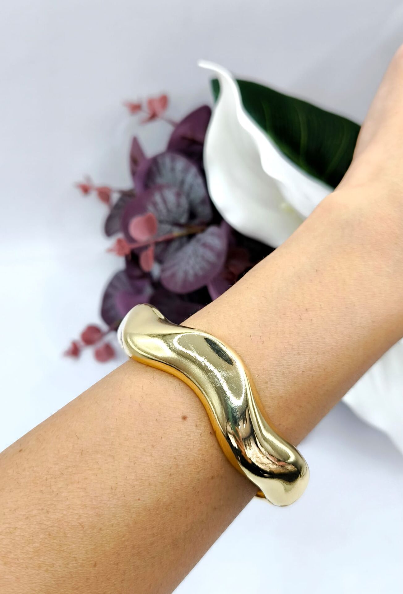 DALGA FORM GOLD BİLEZİK – MODERN & ŞIK TASARIM