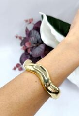 DALGA FORM GOLD BİLEZİK – MODERN & ŞIK TASARIM