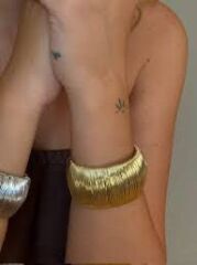 Gold Dokulu Geniş Kelepçe Bileklik – Trend Kadın Bileklik Modeli – Ayarlanabilir Metal Bilezik