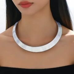 Gümüş Renk Yılan Model Kalın Choker Kolye – Modern ve Şık Kadın Kolye