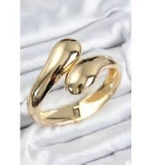 Kadın Altın Renk Modern Formlu Bükümlü Kelepçe Bilezik – Şık ve Zarif Tasarım