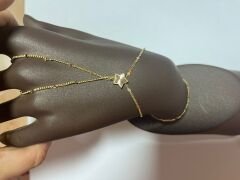 Gold Yıldız Detaylı Şahmeran Bileklik – İnce Zincir Zarif Tasarım