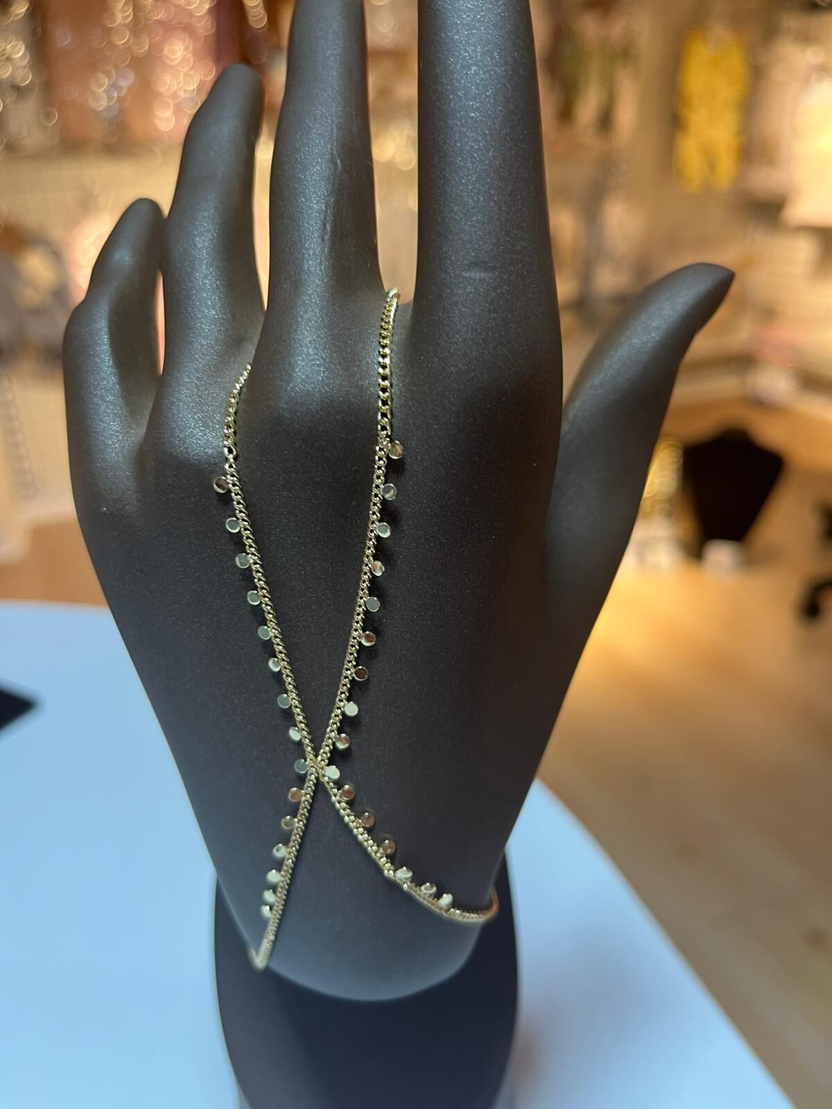 Sallantılı Detaylı Altın Rengi Şahmeran Bileklik – Zarif & Işıltılı Tasarım