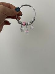 Silver Charm Detaylı Çelik Bilezik – Taç & Balerin & Çiçek Figürlü Şık Tasarım