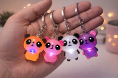 Işıklı Panda Anahtarlık – Sevimli Figürlü LED Işıklı Anahtarlık (Renk Seçenekli)