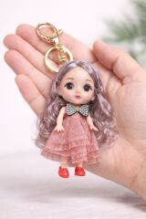 Taşlı Kurdele Detaylı Kız Bebek Anahtarlık – Uzun Saçlı Mini Bebek Figürlü Çanta Süsü Anahtarlık