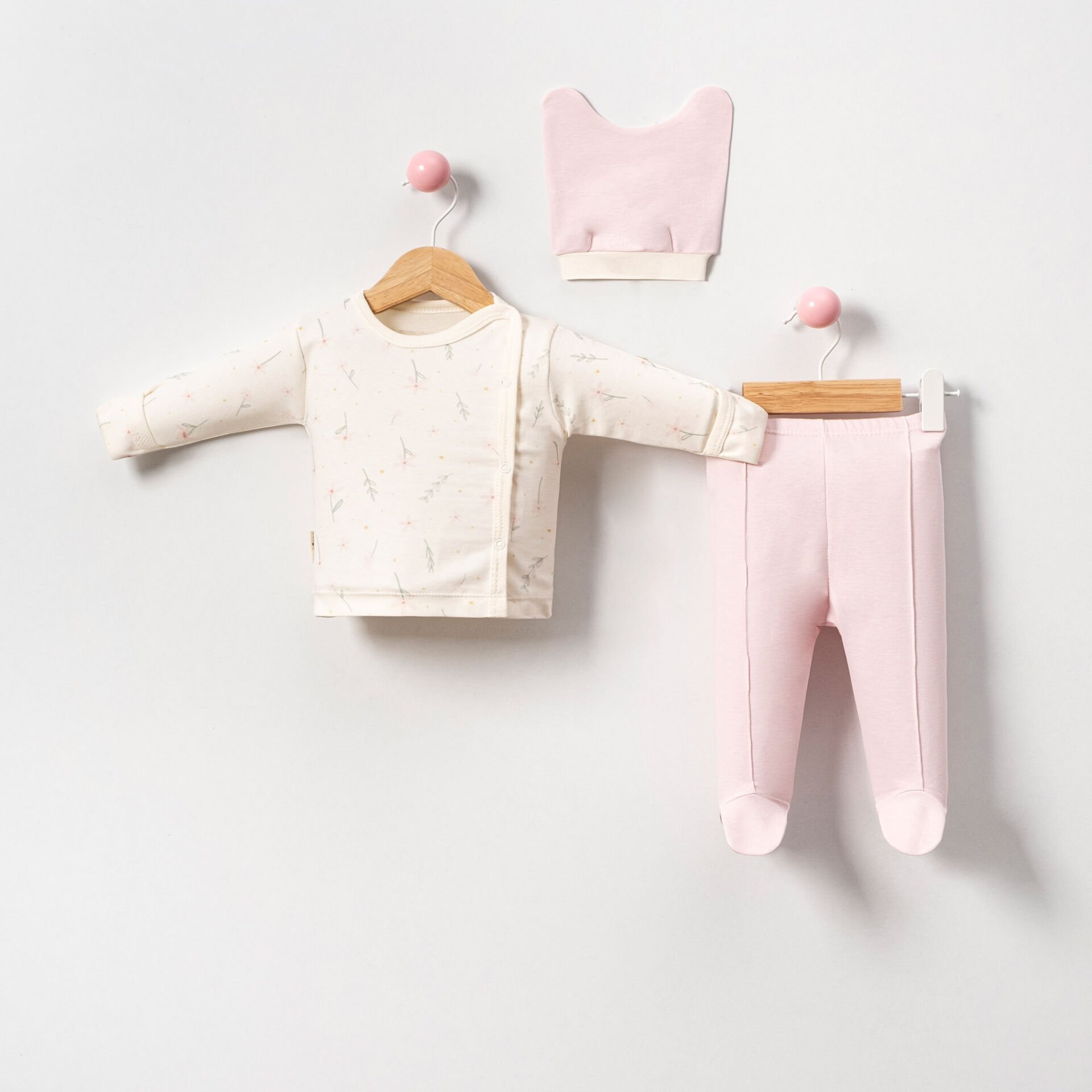 Yenidoğan 3’lü Hastane Çıkışı Seti (Çapraz Çıtçıtlı Üst + Patikli Alt + Şapka)