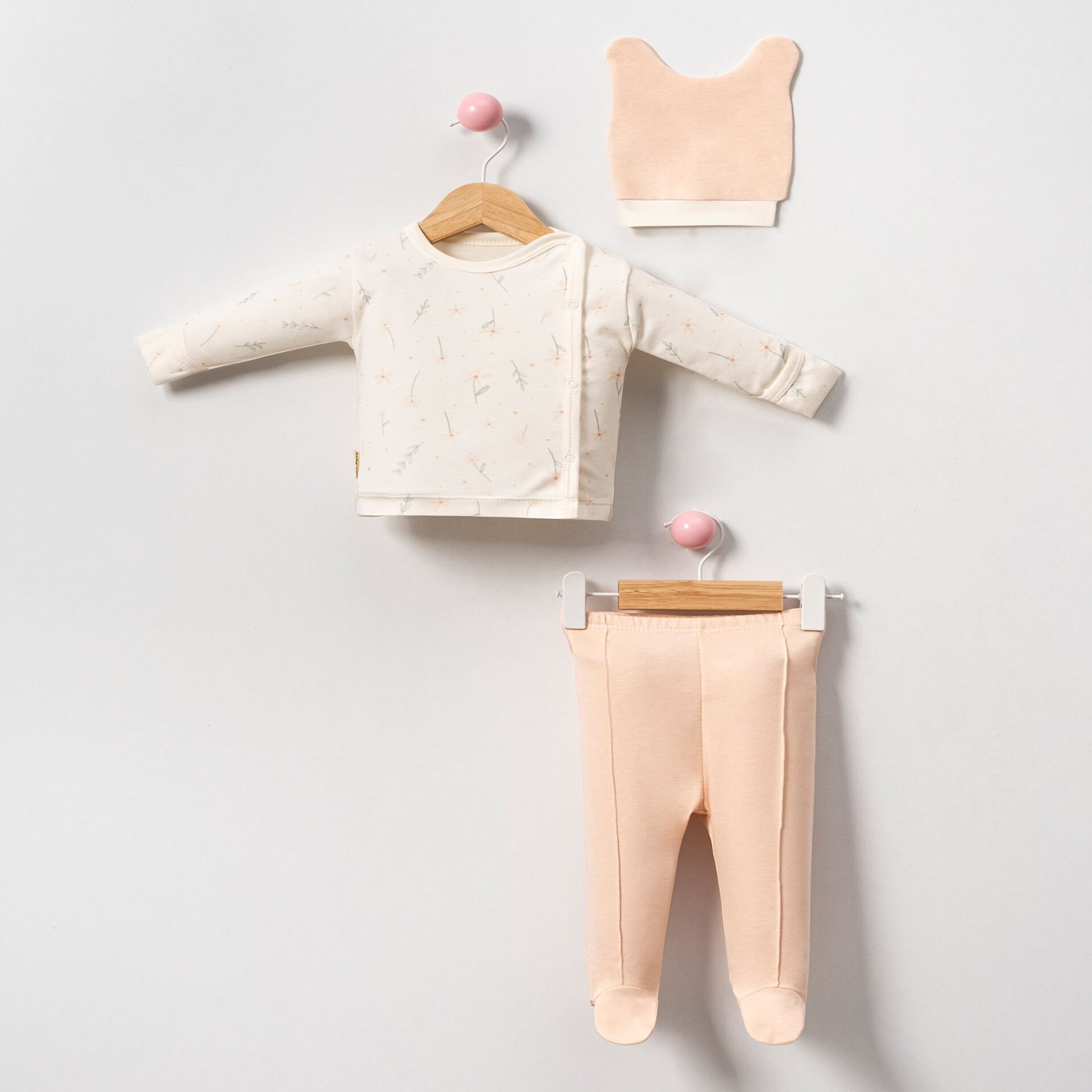 Yenidoğan 3’lü Hastane Çıkışı Seti (Çapraz Çıtçıtlı Üst + Patikli Alt + Şapka)